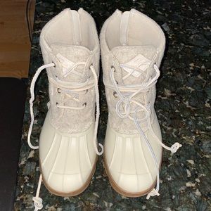 Worn 1-2 times - like new!